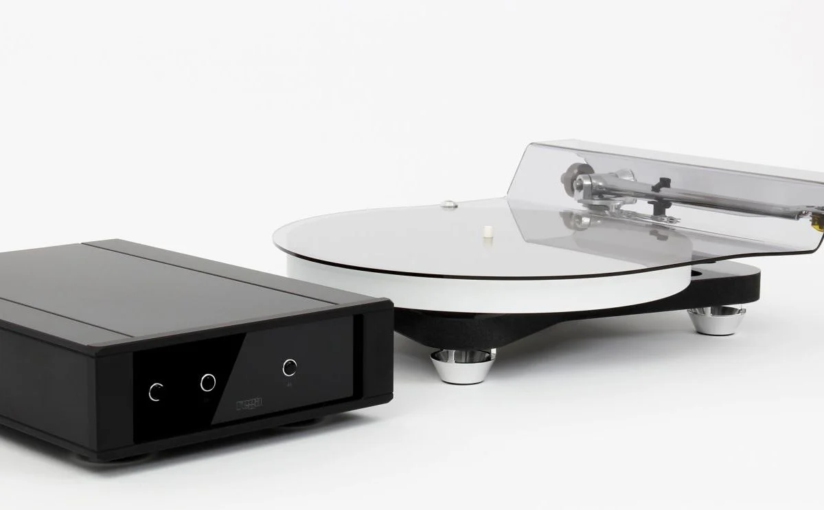 Rega Naia Ref The ultimate Rega turntable