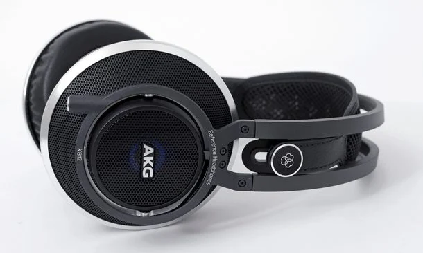 AKG K812