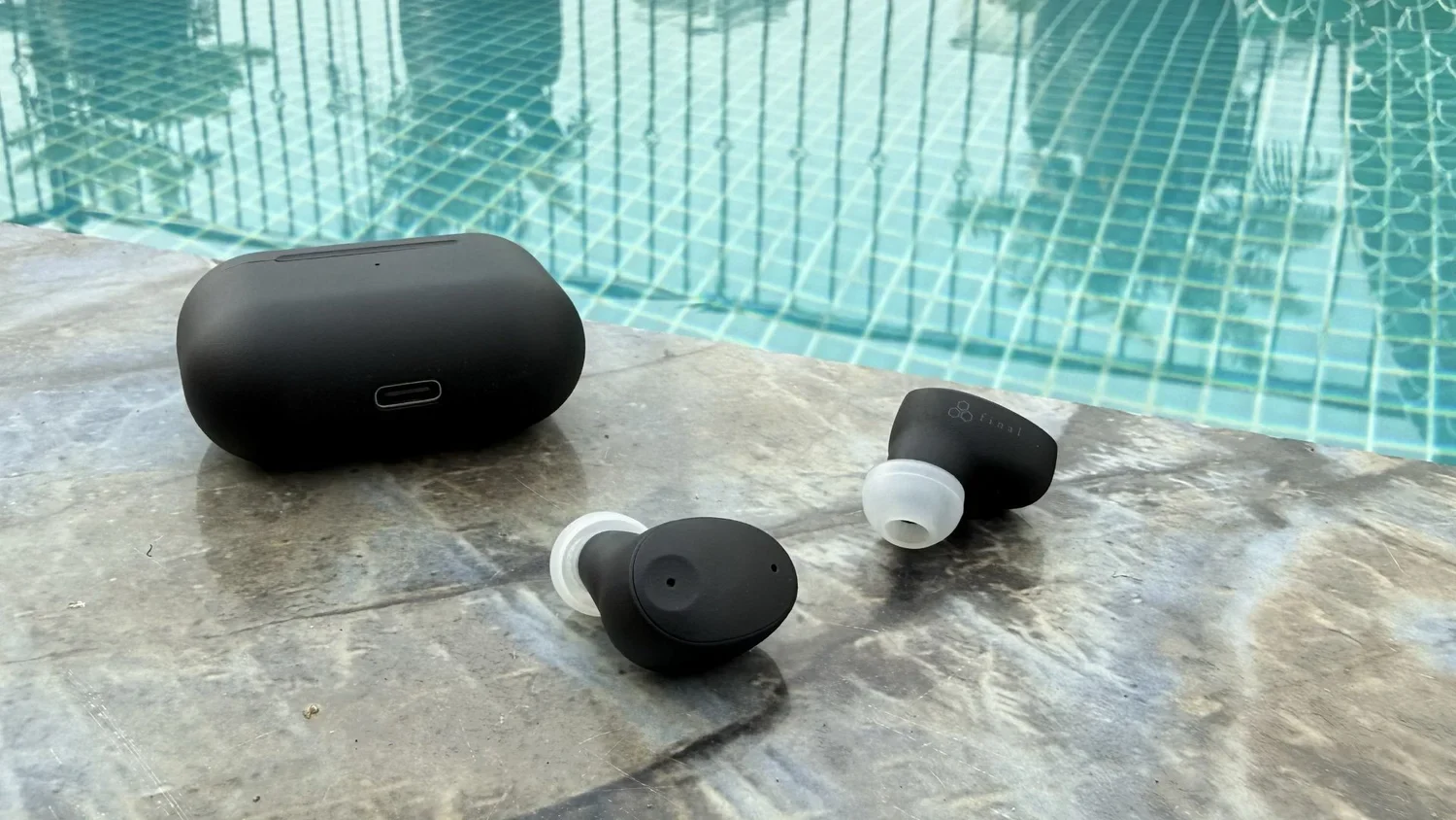 Final Audio ZE300