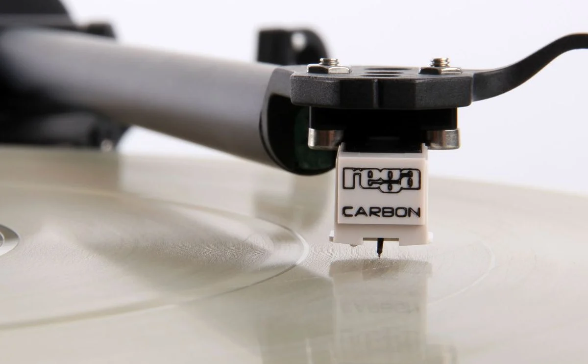 Rega Carbon